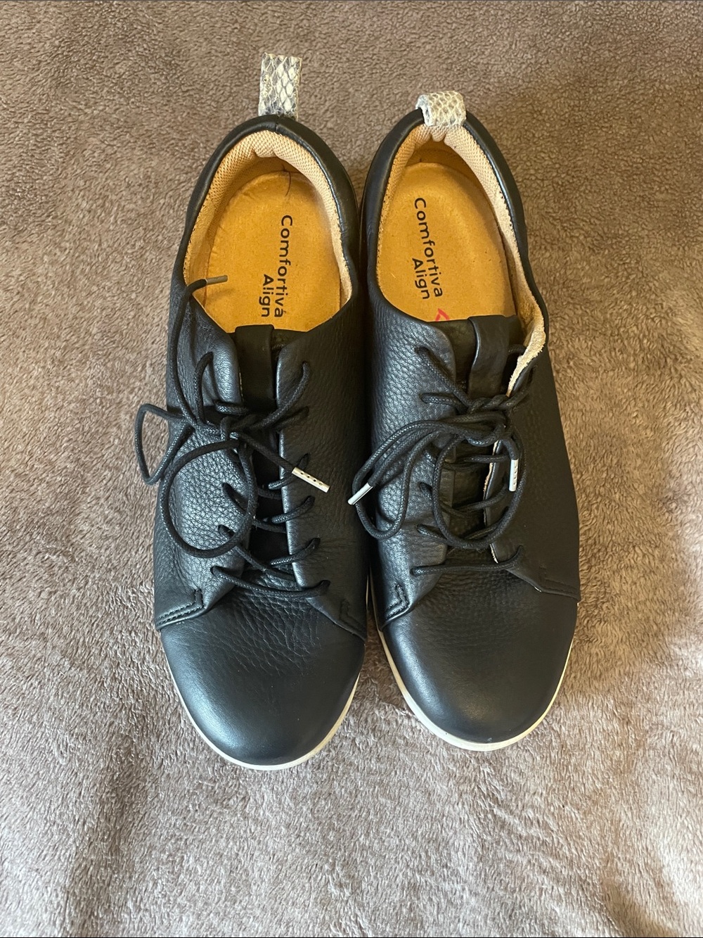 Comfortiva Black Pebbled Leather Lace-Up Sneakers